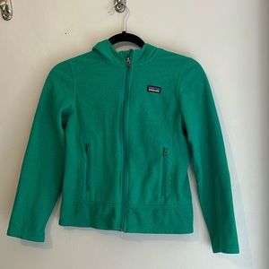 Patagonia Girls Large, zip up green hoodie. Pre washed and gently used.